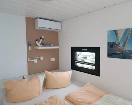 ハウスボート イン ラボエ アン デア キール フォルデ ラーボエのホテル