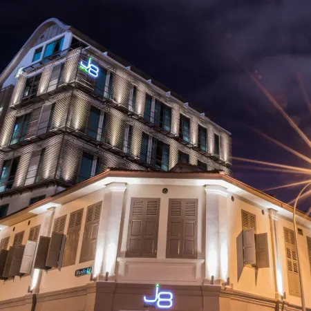 J8 Hotel Отели рядом с достопримечательностью «Торговый центр Golden Mile Complex»