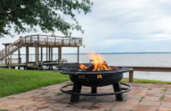 Escape to the Pointe - Superior Sunset views from spacious porch!