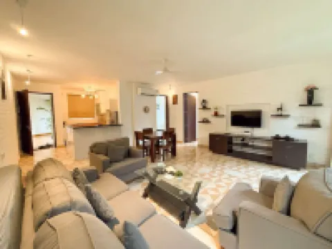 Modern 2bhk w Pool Access 5km to Coco Beach Hotels in Nerul