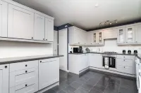 2 Bedroom Flat - Free Parking Hotels in Clydebank