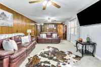 Families Welcome! Home w/ Fire Pit in Soddy-daisy - Homestays