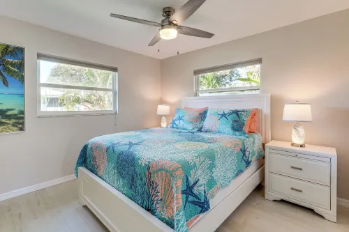 Indian Rocks Beach Home - 2 Blocks to Beach! - Parkplatz