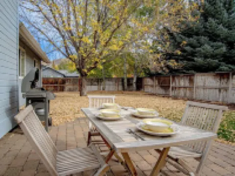 In the Heart of Hailey; Private Pet-friendly 3 Bedroom Home With Garage Hotels in Hailey