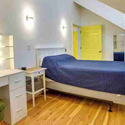 Winter Haven Apt 1 Mi to Polk State College! Rooms