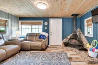 Kingston Cabin Rental Walk to Lake Texoma Beaches - 3-Star
