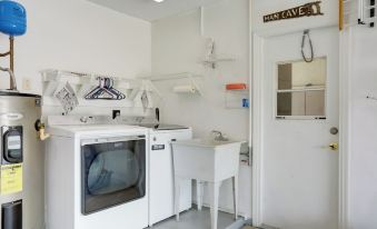 Pet-Friendly Port St Lucie Home - 7 Mi to Beaches!