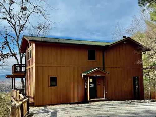Tara's Treehouse: Another Day in Paradise - Views of the Mountain & Lake Burton