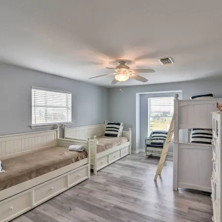 Beachside Living Family Retreat in Galveston