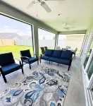 The Villages 3 bed/3 Kings, Private, Coastal decor, 1 min to Rec cntr & Pickleba