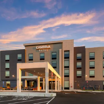 Cambria Hotel Plymouth Отели рядом с достопримечательностью «Plymouth Mayflower»