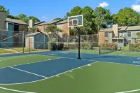 Landing Apartments Near Southridge