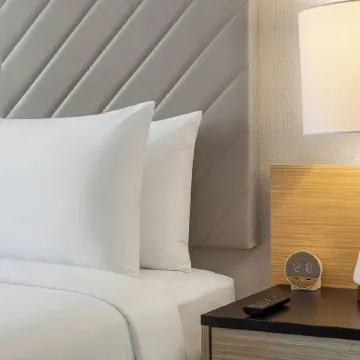 Royal Beach Palace Отели рядом с достопримечательностью «Боннет Хаус Музеум & Гарденс»