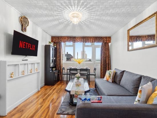 Apartment - Sleeps 4 - Business or City Breaks