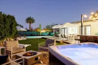 Mountain Views! Outdoor kitchen, heated pool, hot tub, shuffleboard, hike nearby