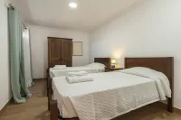 HH 06 - 2 Bed Apartment in Olive Hills Guesthouse - Apartments