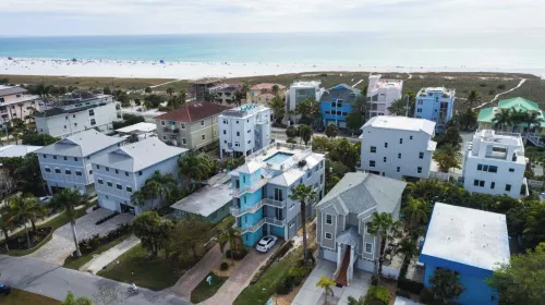 A Somewhere is Here by Beachside Management - Parking