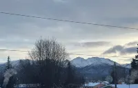 One bedroom top floor condo with Mountain View from bedroom