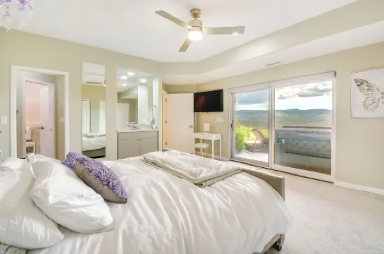 Prescott Gem Hot Tub and Mtn Views, 7 Mi to Dtwn