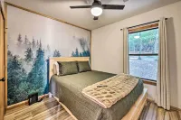 Foxtail Cabin Retreat Steps to Beaver Lake! - balcony