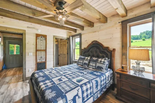 Modern Willis Cabin Retreat 24-Acre Working Farm! - 3 tähden