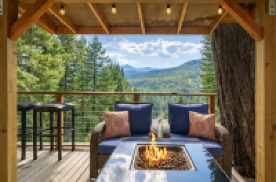 Das Tree Haus 1 Bedroom Home by NW Comfy Cabins by RedAwning