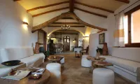 Hotel Arathena - Airport Shuttle