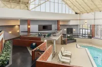 Holiday Inn OAKVILLE (CENTRE) by IHG - Pools