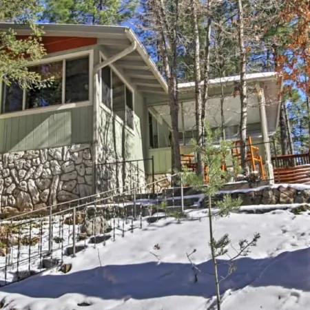 Relax with Peaceful River Views and Wildlife Sightings. A Perfect Retreat.