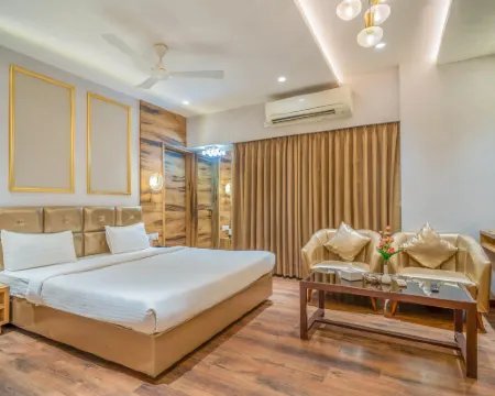 Hotel Varun Hotels in Guna