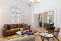 Victorian Villa with Pool near CBD