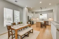 Sleek & Spacious! Prime Houston Home Near NRG