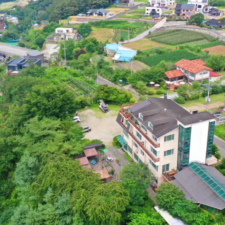 Wonju Sanmeoroo Pension Отели рядом с достопримечательностью «Загородный клуб Park Valley»