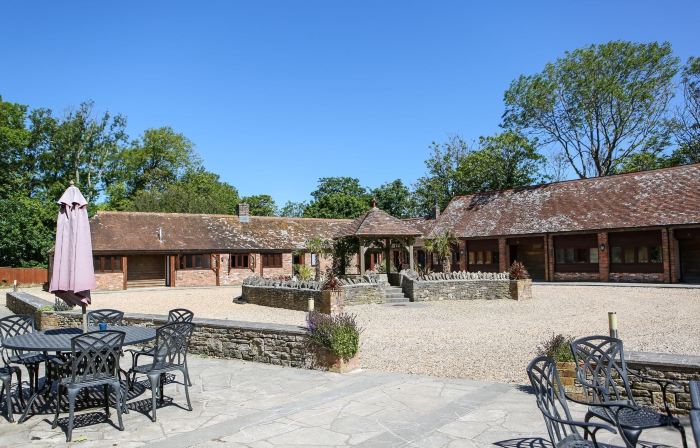Kingston Country Courtyard