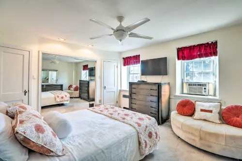 Townhome w/ Porch, 7 Mi to Lincoln Financial Field