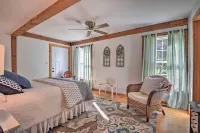 Lovettsville Cottage in Heart of Wine Country - balcony
