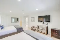 Pool & Coastline Views: Luxe La Jolla Home