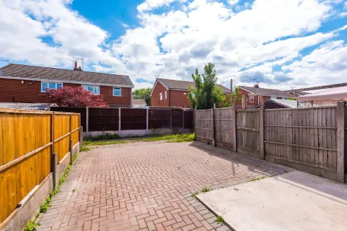 Pristine Home With Parking Ideal for Contractors