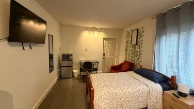 Private Room Downtown with Kitchenette Hotels in 