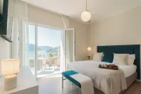 Villa Caterina–Lake View Terrace and Garden - Homestays