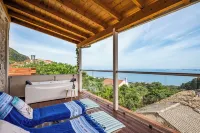 Art House with Seaview by Konnect, Spartylas