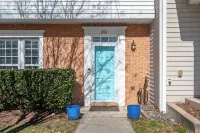 Modern 3-br Townhome w Private Backyard Near RTP