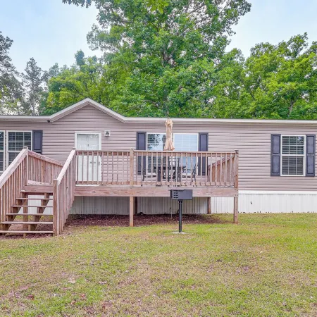 Private Dock: Fall Fishing Retreat on Neely Henry