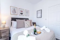 Modern 6 Bed House Perfect for Business and Groups - Homestays