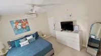 Sunny-shore Hideaway