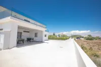 Villa Sienna, Fabulous 6Bdr Protaras Villa - parking