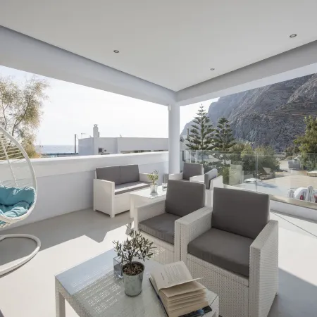 Blue Waves Suites & Apartments