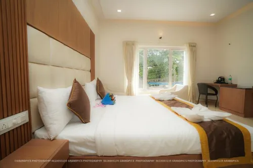 Sukhi A Luxury Stay Inn - parking