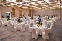 Four Seasons Hotel Bengaluru at Embassy One - Park Yeri