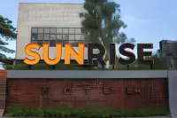 Sunrise Hotel Kudus - 停車場